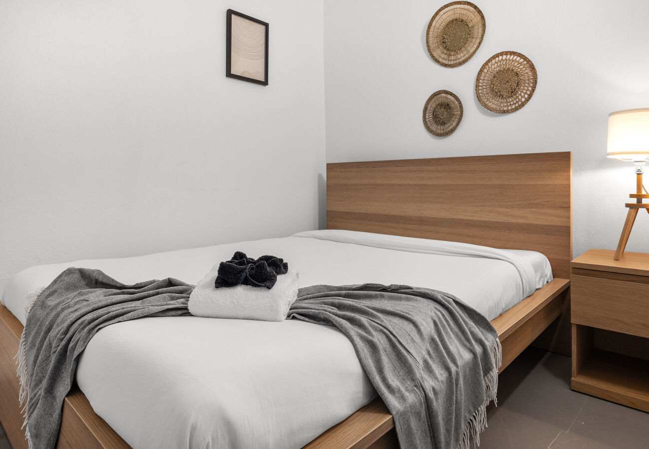 Queen bedroom with A/C – 6-min walk to Condado Beach