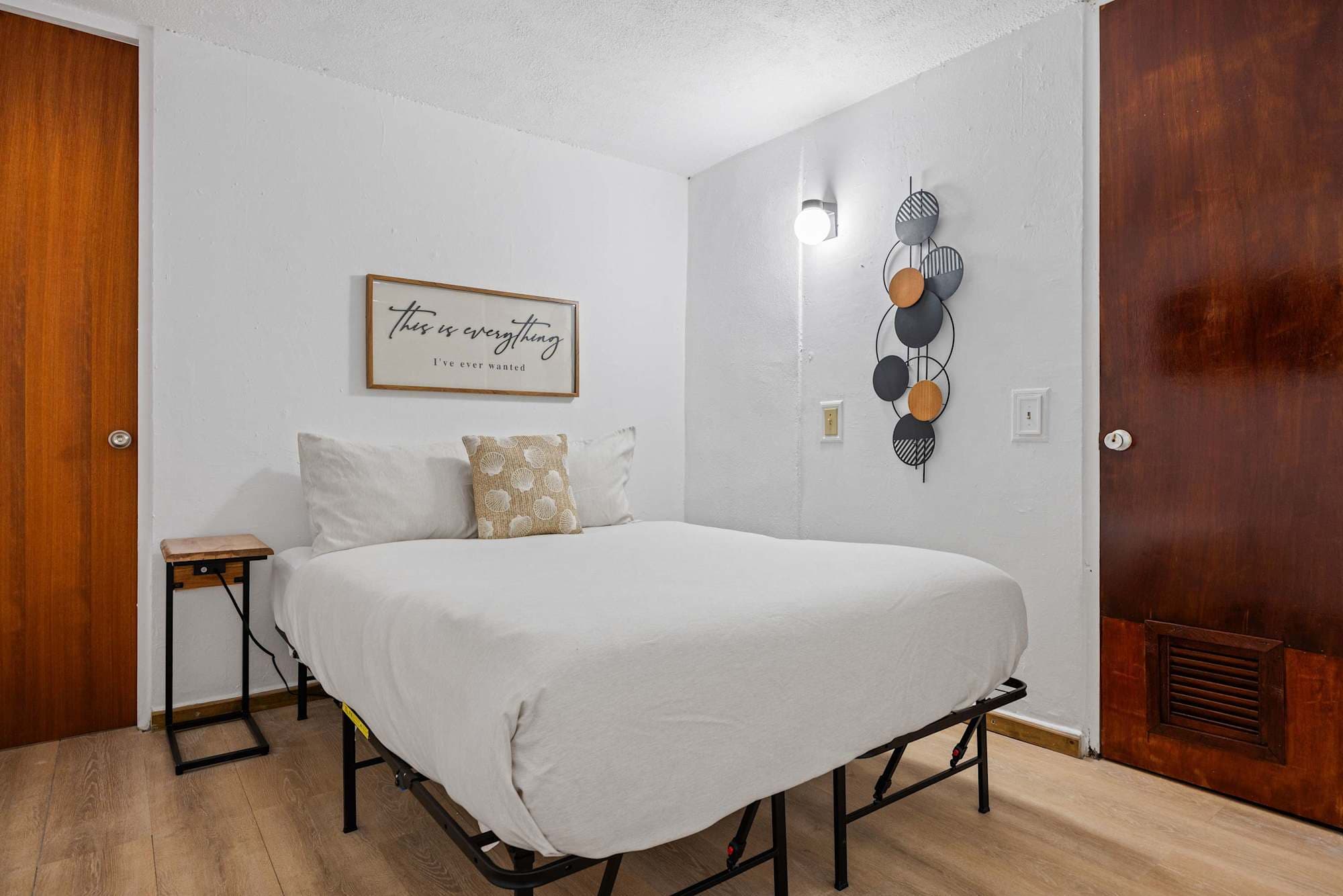 Queen bedroom with blackout shades & split A/C