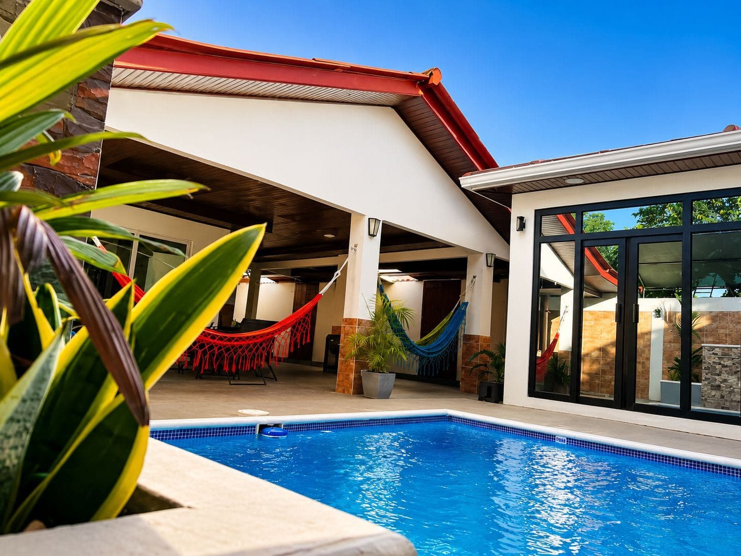 Casa con piscina y BBQ en Chitré | Patio soleado y A/C · foto 15