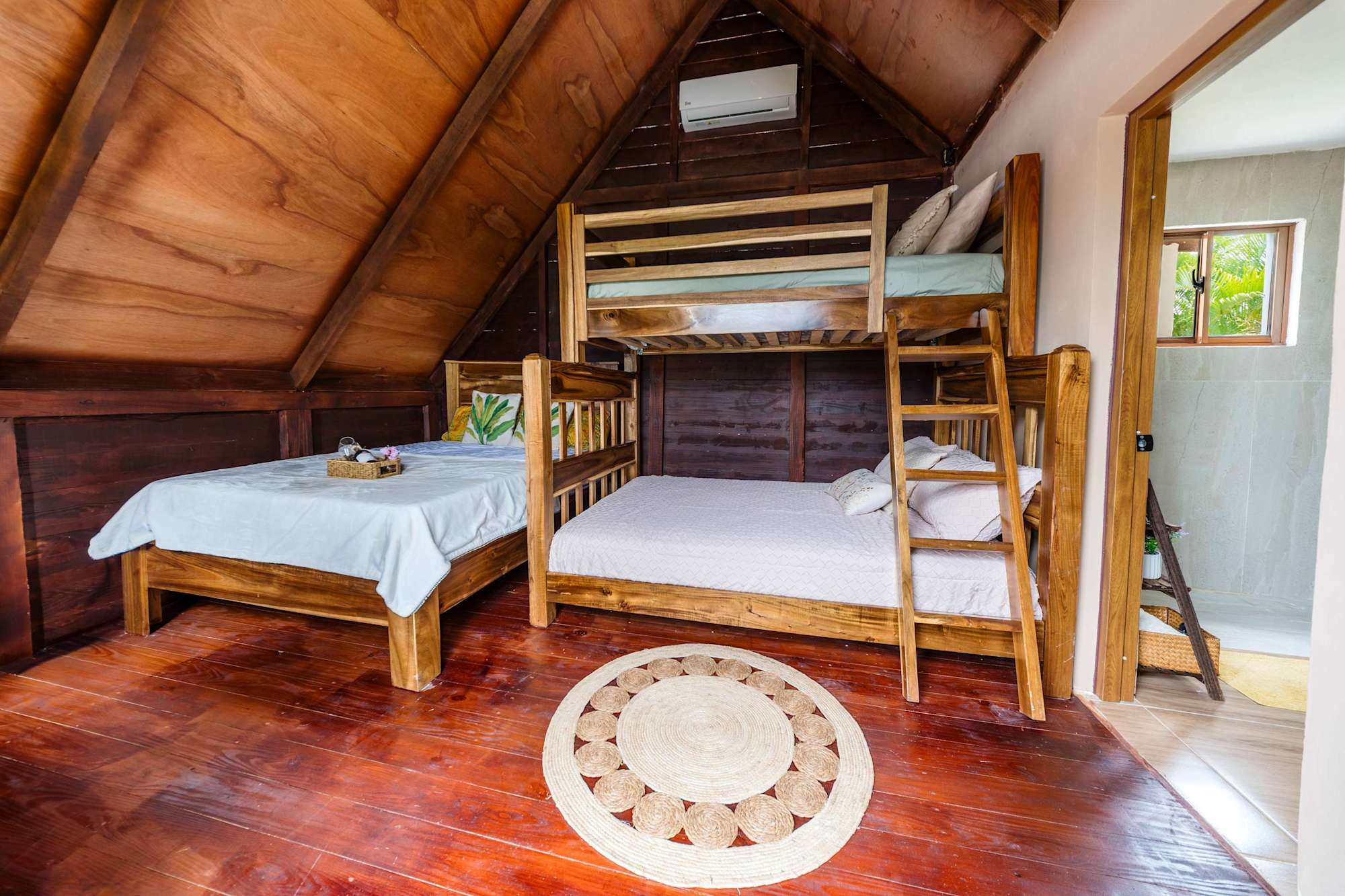 Higüey, vista a la montaña | 1 hab. (3 camas) | Piscina y A/C · foto 11