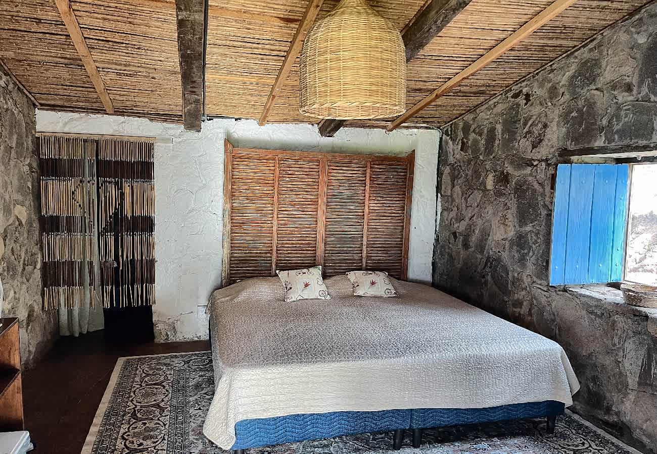 Casa de piedra volcánica | Acceso al río | Playas · foto 16