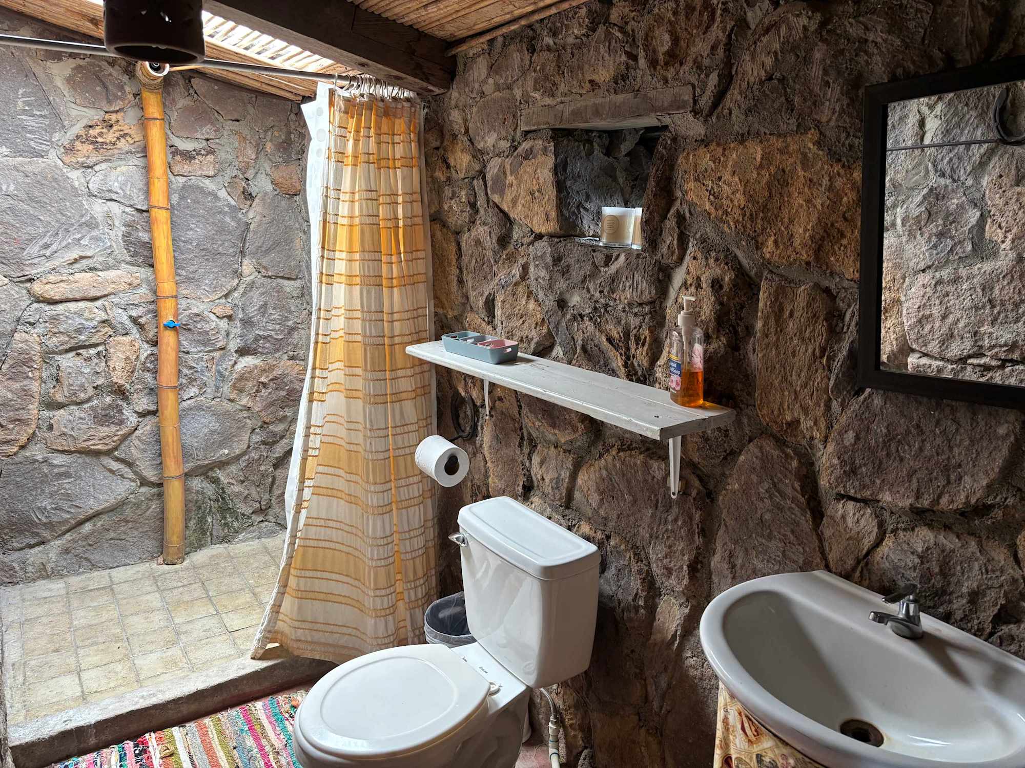 Casa de piedra volcánica | Acceso al río | Playas · foto 19