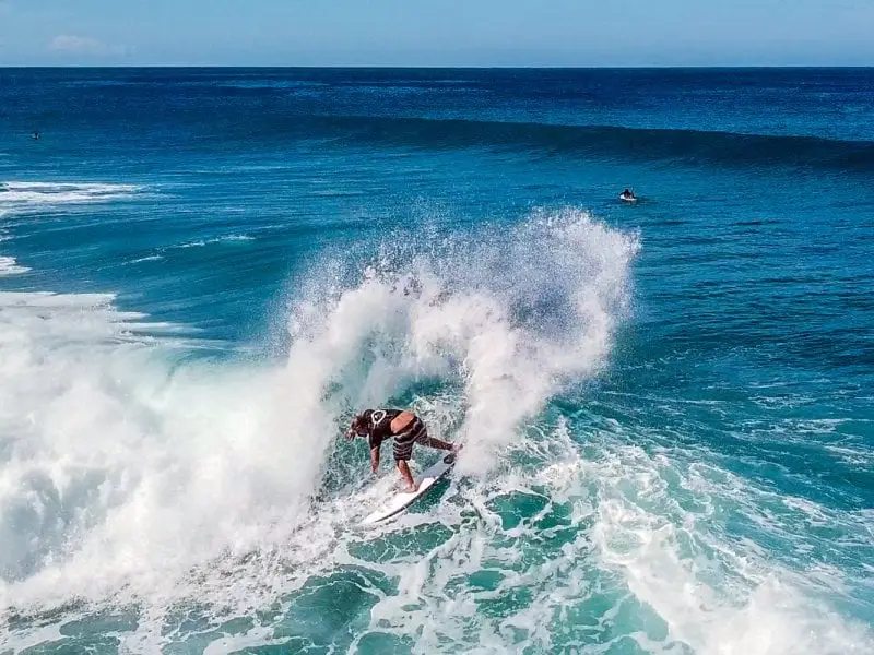 ¿Cuál es la mejor playa con olas en Puerto Rico?