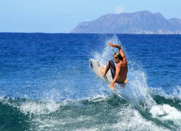 ¿Cuál es la mejor playa con olas en Puerto Rico?
