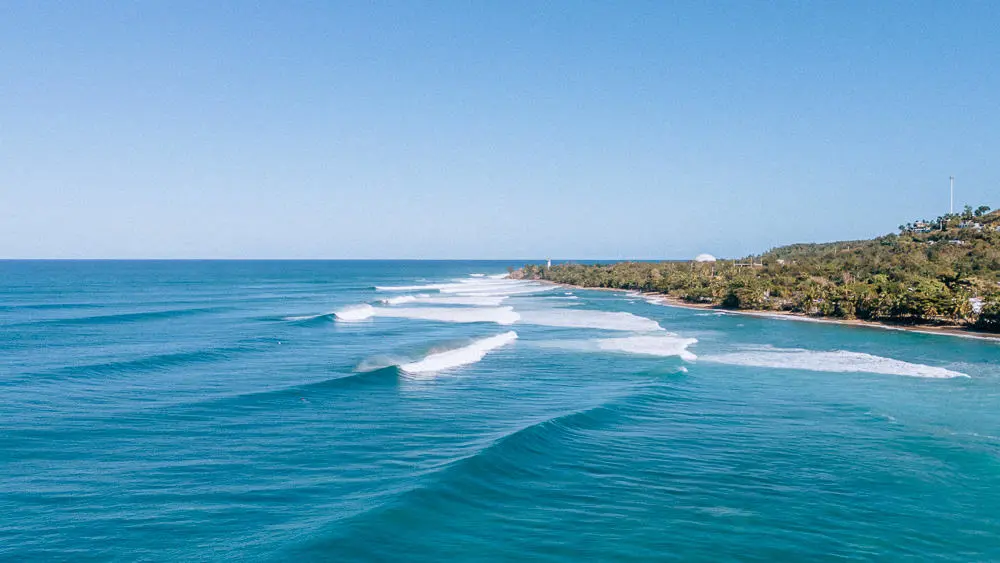 ¿Cuál es la mejor playa con olas en Puerto Rico?